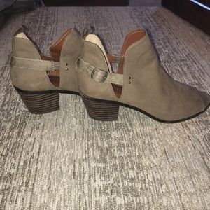 BOOTIES